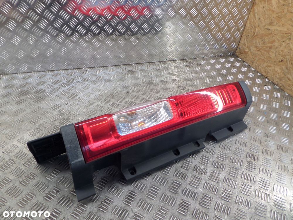 lampa tylna lewa renault trafic lift 06-14 89038990
