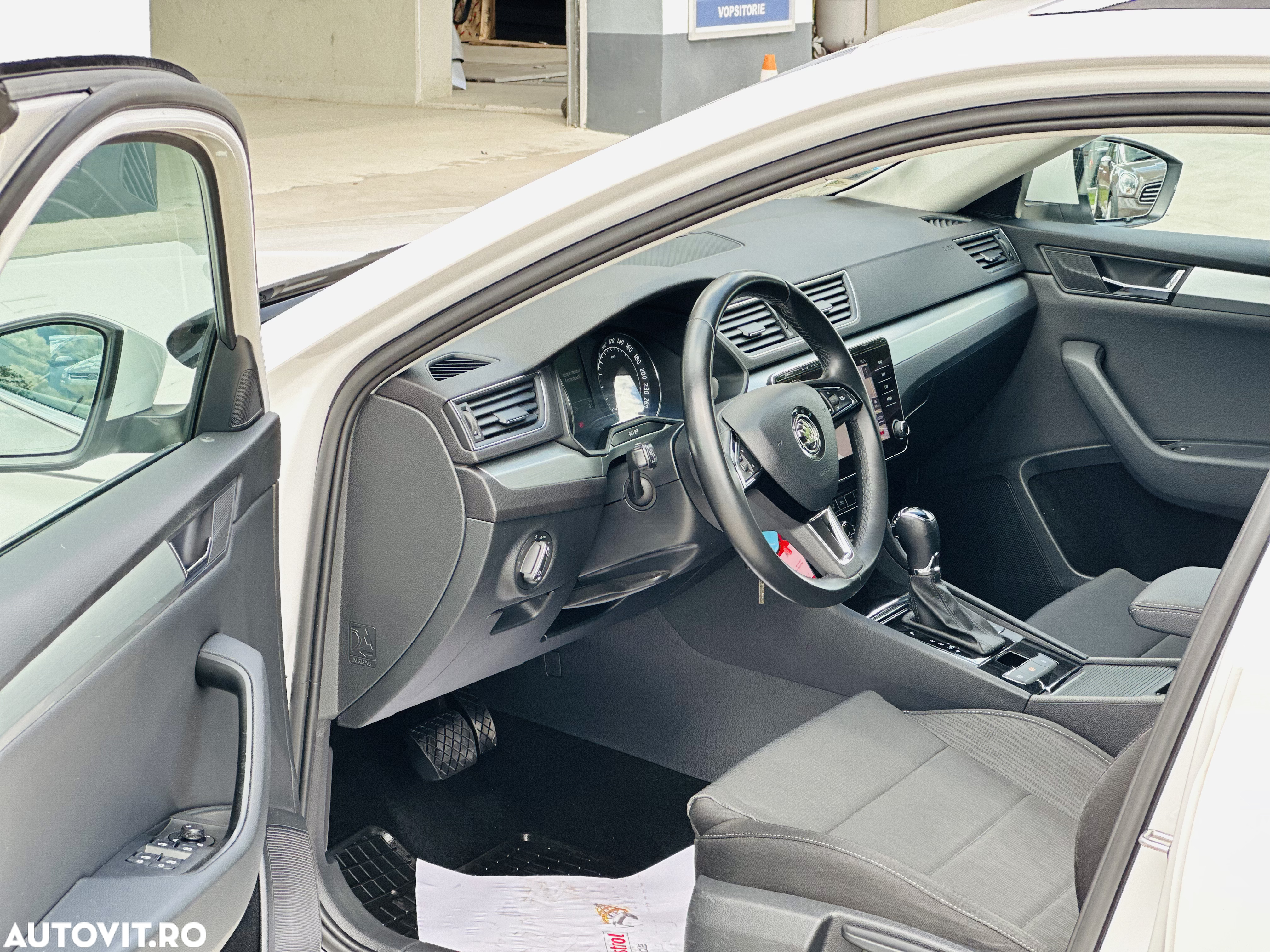 Skoda Superb Combi 2.0 TDI DSG Ambition - 4