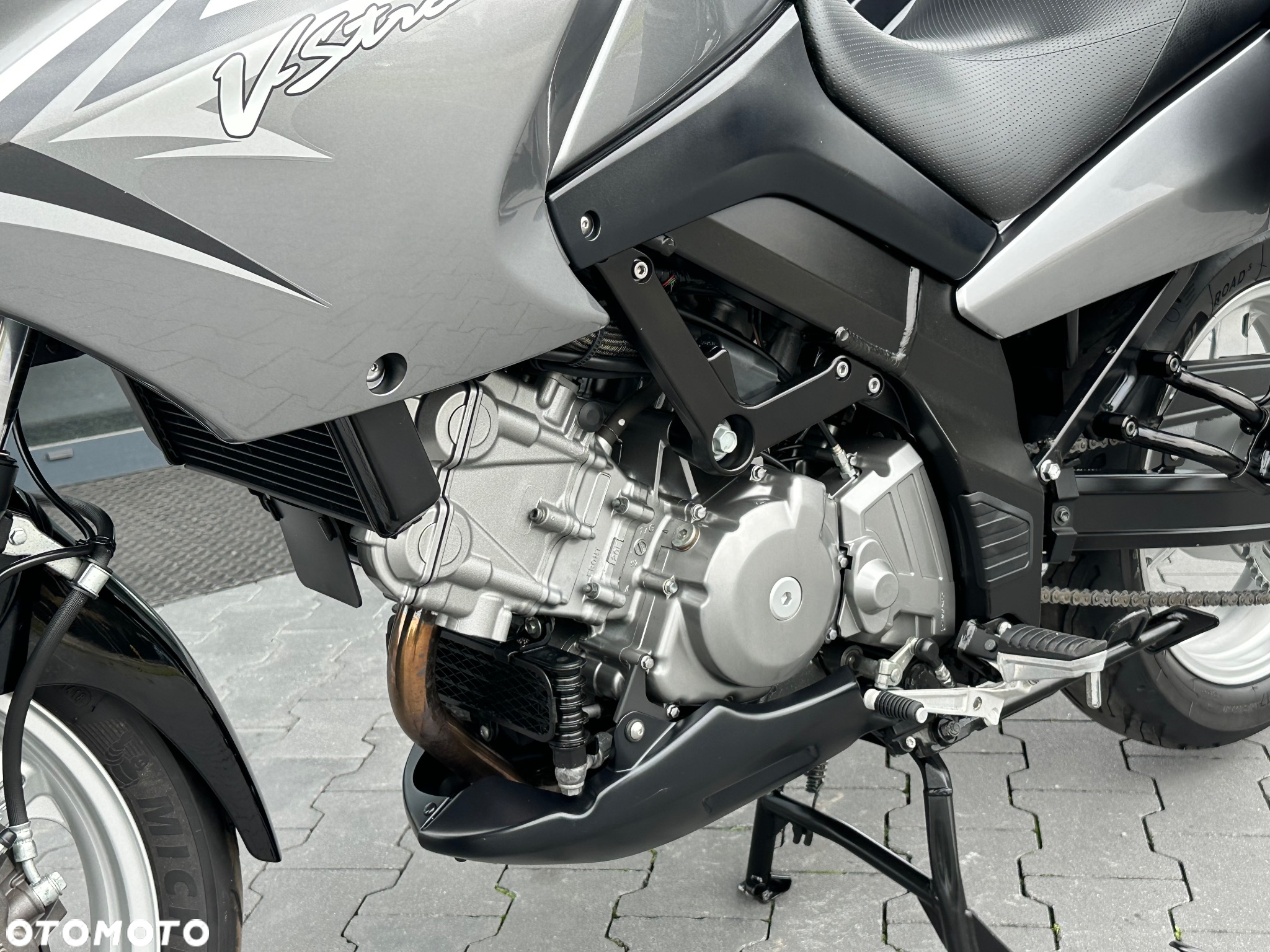 Suzuki V-STROM - 37