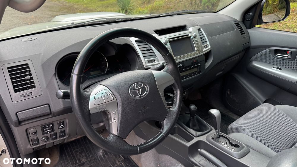 Toyota Hilux - 10