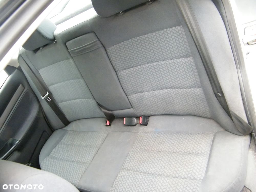 Audi A4 B5 (94-01r.) 1.6 B 100KM. Silnik ADP pasuje do AHL, ANA, ARM Skrzynia CTD lakier LY7M. Cały na części. GWARANCJA !!!  Przód Tył Zestaw Komplet Drzwi Klapa Zderzak Błotnik Maska Grill Atrapa Szyba Pas Lampa Lusterko Boczki Fotel Kanapa Kokpit Deska Rozdzielcza Przełącznik Włącznik Sterownik Przewody Wiązka Instalacja Moduł Komputer Czujnik Listwa Pompa Alternator Wtryski Głowica Rozrusznik Kompresor Sprzęgło Dwumas Silnik Skrzynia ABS Klimatyzacji Paliwa Wspomagania Kolektor Turbina Przepustnica Zawór Chłodnica Koło Hak Belka Sanki Zawieszenie Mcpherson Półoś Amortyzator Wydech Tłumik Zacisk Most - 10