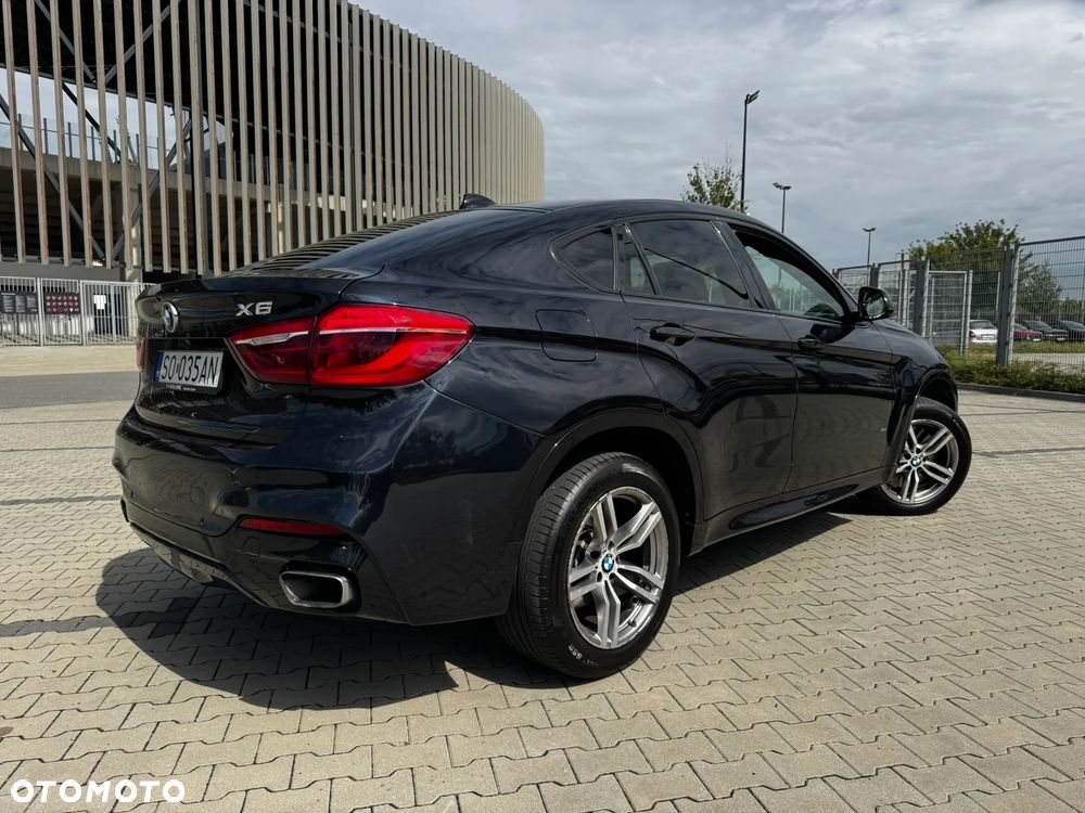 BMW X6 xDrive50i - 11