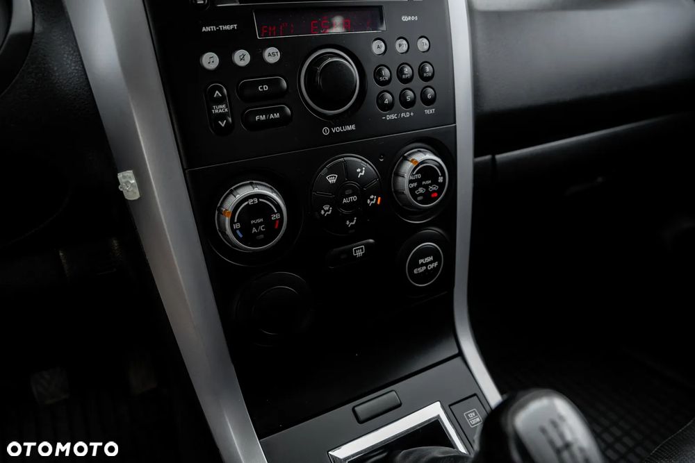 Suzuki Grand Vitara 1.6 Black&White - 24