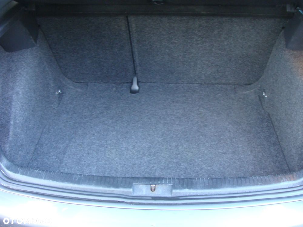 Volkswagen Golf 1.9 TDI DPF United - 15