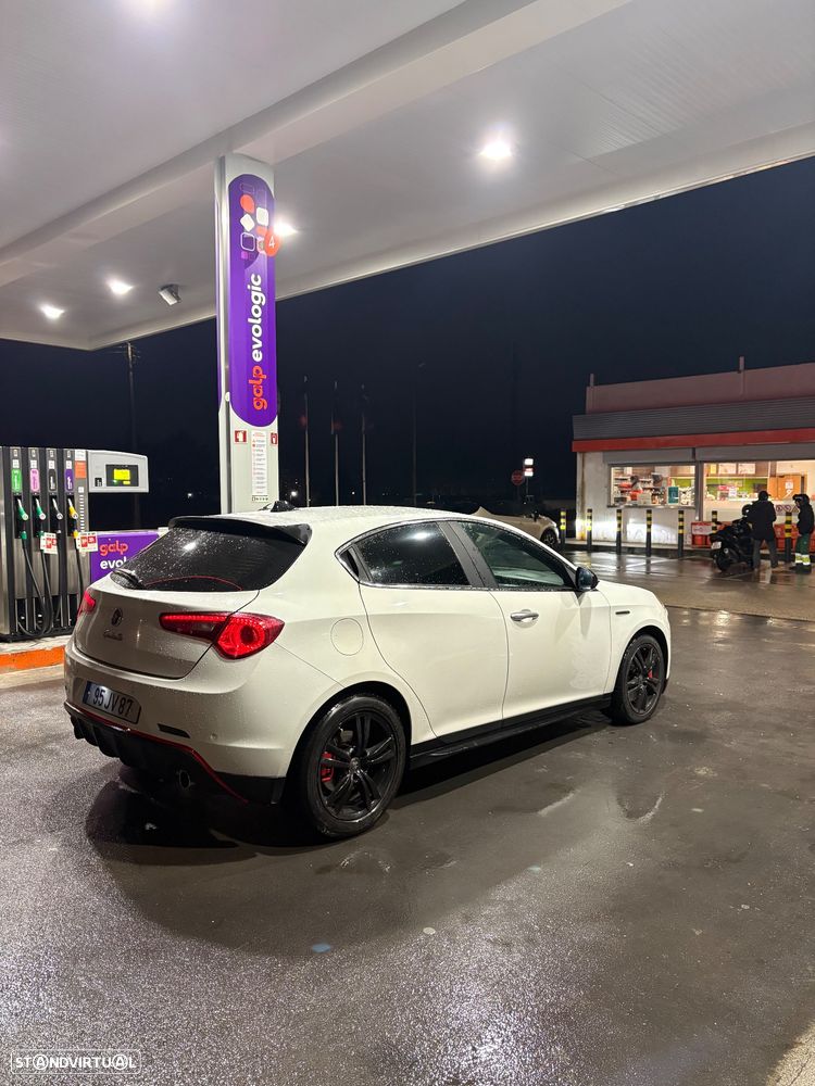 Alfa Romeo Giulietta 1.6 JTDM Distinctive - 9