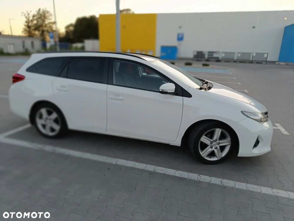 Toyota Auris 1.6 Valvematic Multidrive S Executive - 3