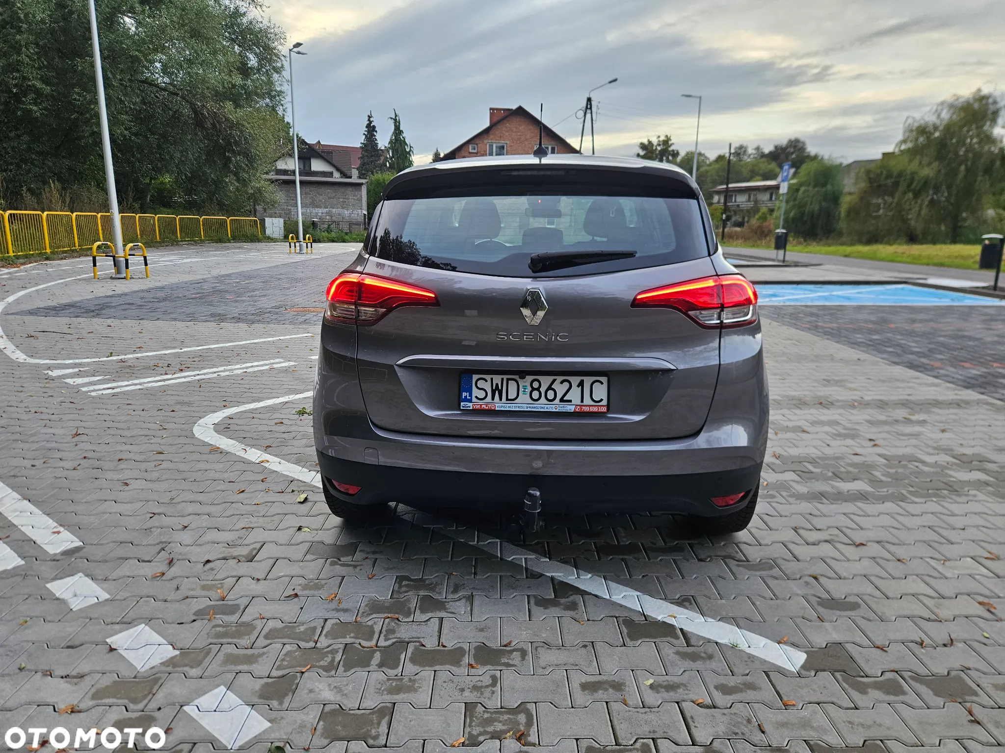 Renault Scenic 1.3 TCe FAP Zen - 8