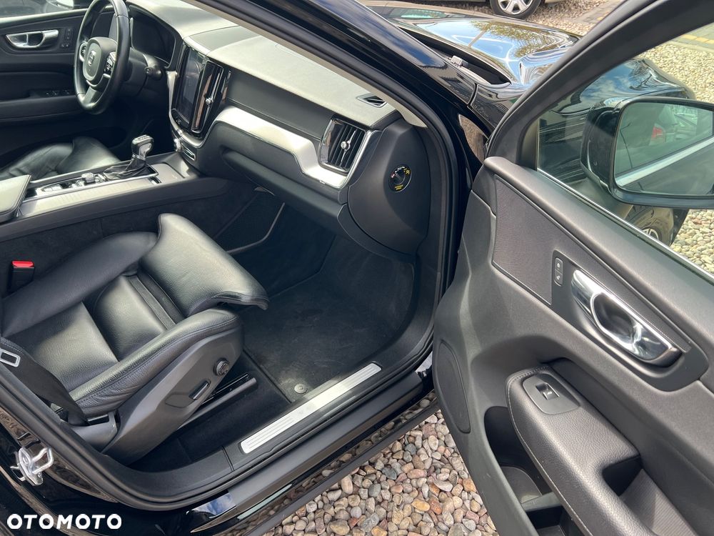 Volvo XC 60 D3 Drive-E R-Design Momentum - 28