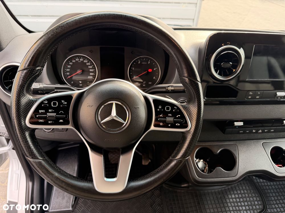 Mercedes-Benz Sprinter - 13