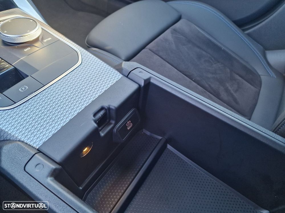 BMW i4 eDrive35 Desportiva M - 33