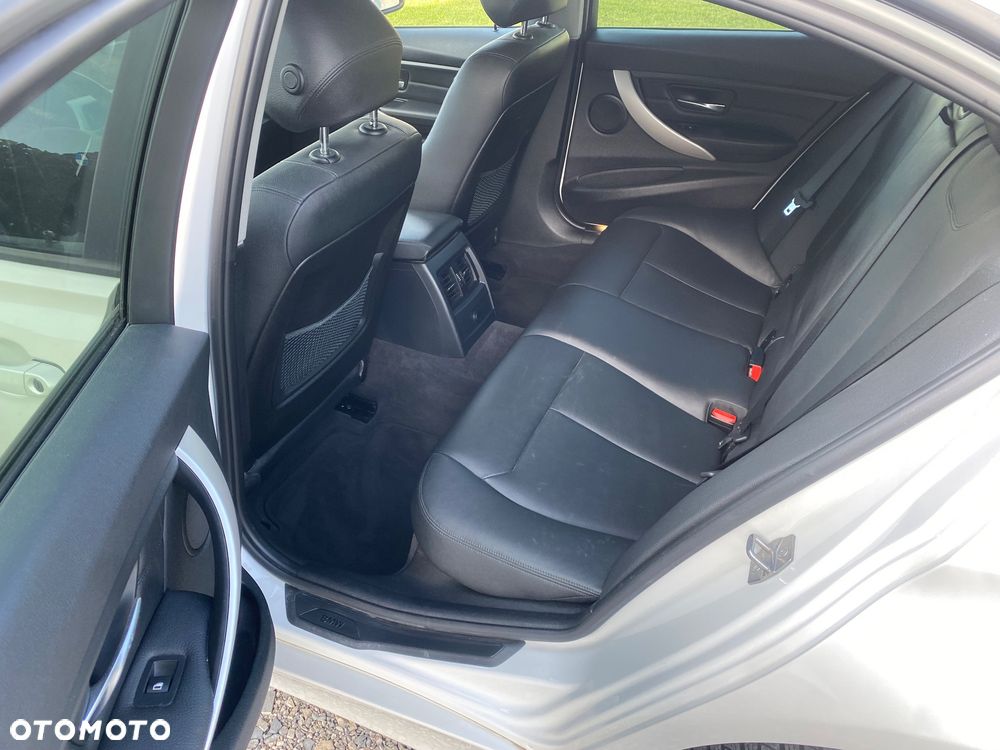 BMW Seria 3 318d Sport Line - 21