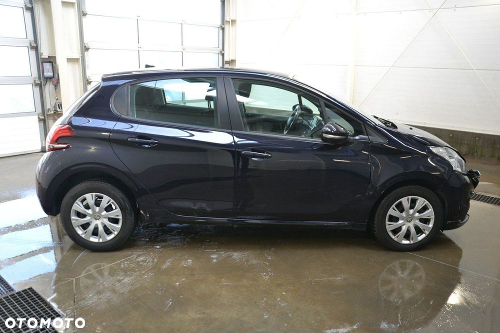 Peugeot 208 - 8