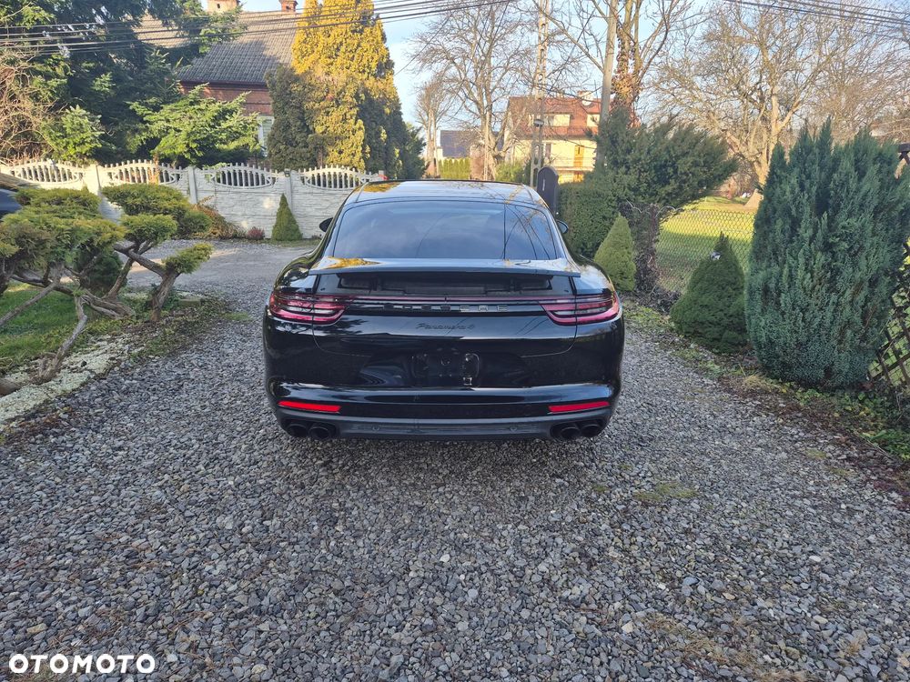 Porsche Panamera 4 E-Hybrid - 12