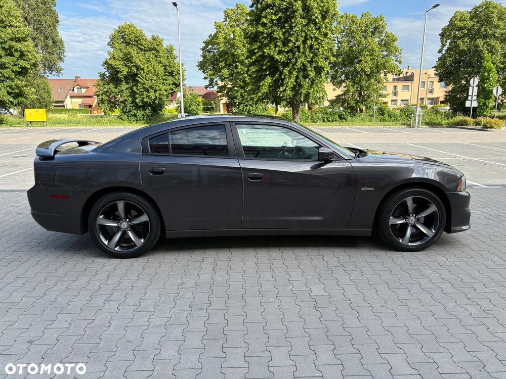 Dodge Charger 5.7 V8 RT - 12