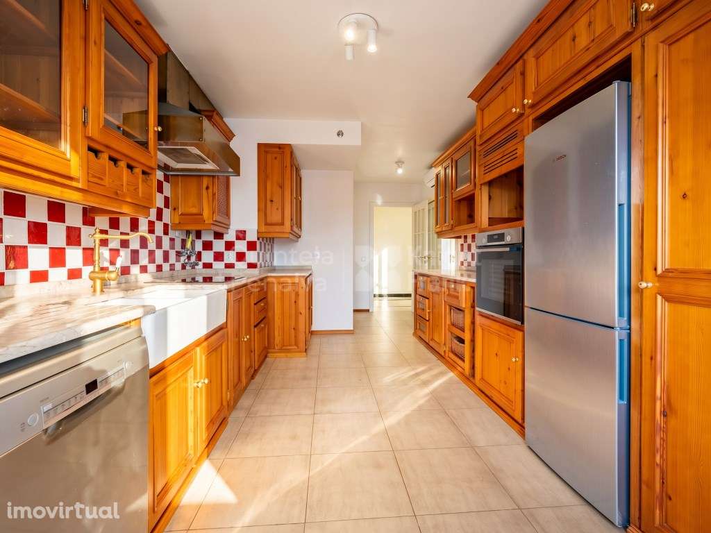 Penthouse T4 com varanda e estacionamento nas Laranjeiras - Grande imagem: 2/25