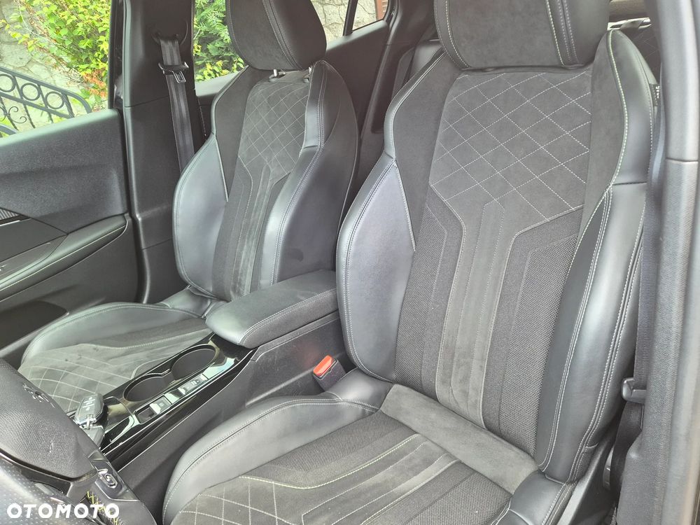 Peugeot 2008 PureTech 155 EAT8 GT Pack - 11