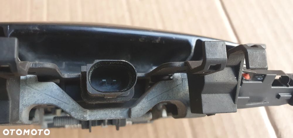 Klamka prawy tył tylna prawa KEYLESS GO Audi A8 D3 - 5