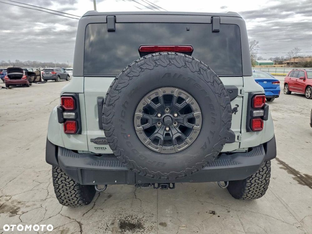 Ford Bronco - 6