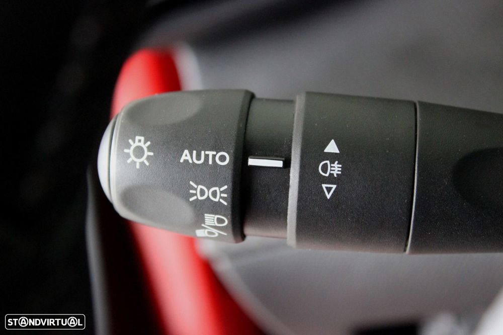 Peugeot 208 - 16