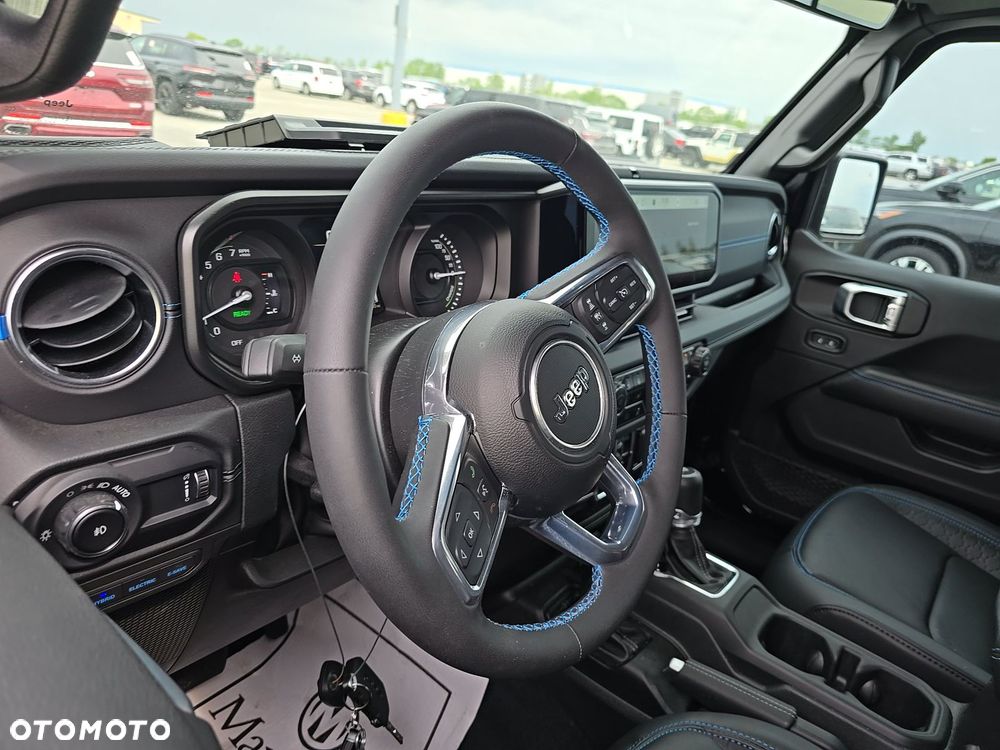 Jeep Wrangler - 8