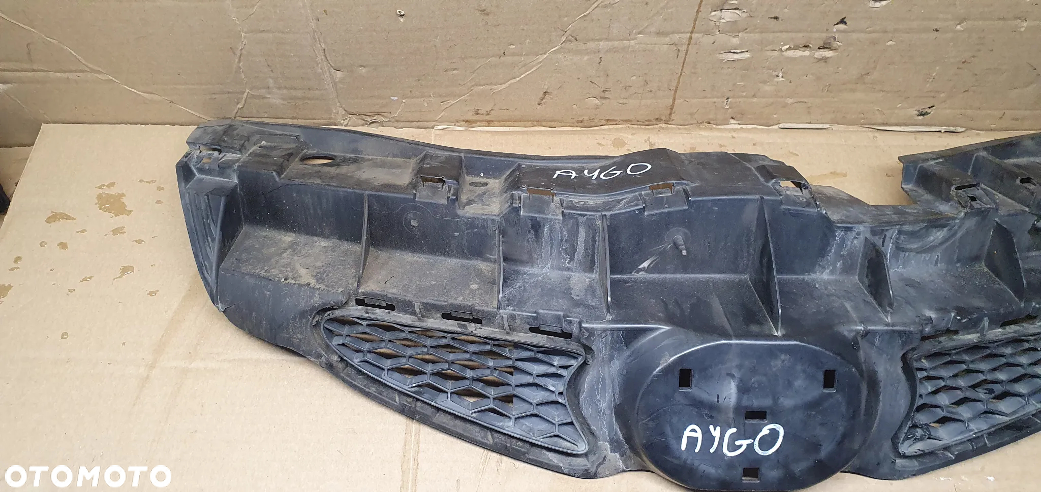 Grill atrapa zderzaka Toyota Aygo 53111-0H010 - 3