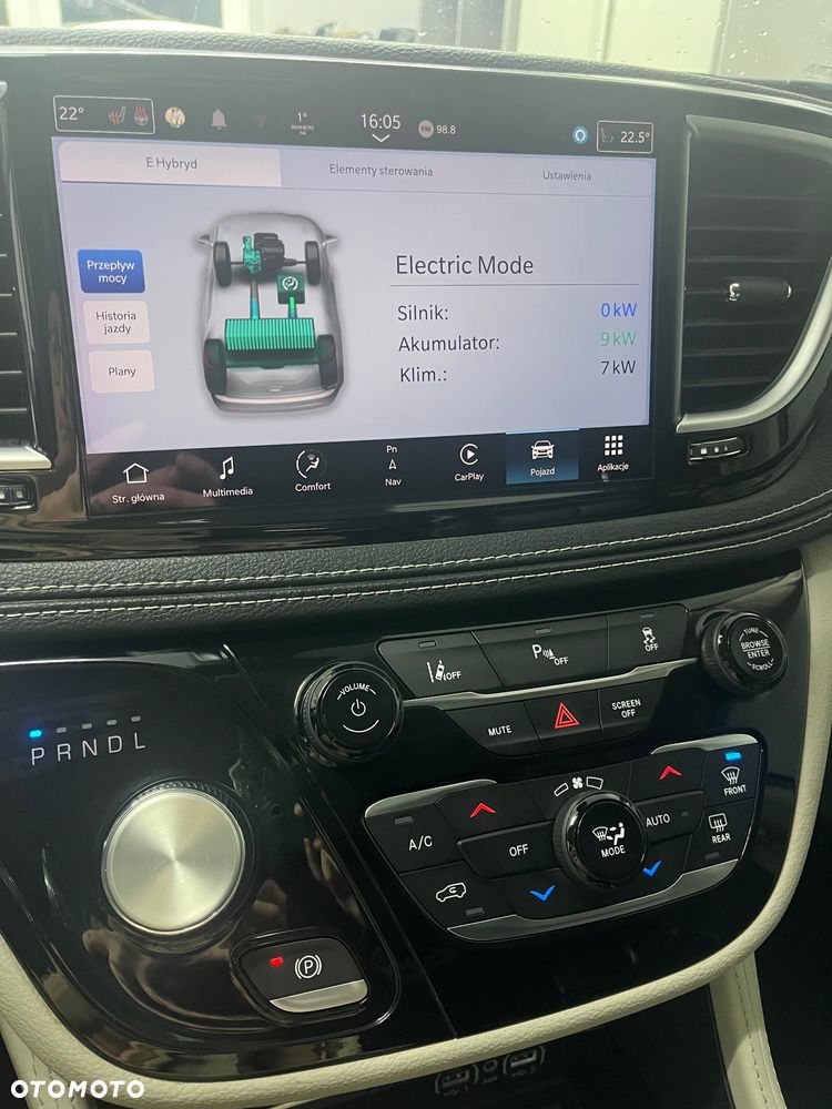 Chrysler Pacifica - 16