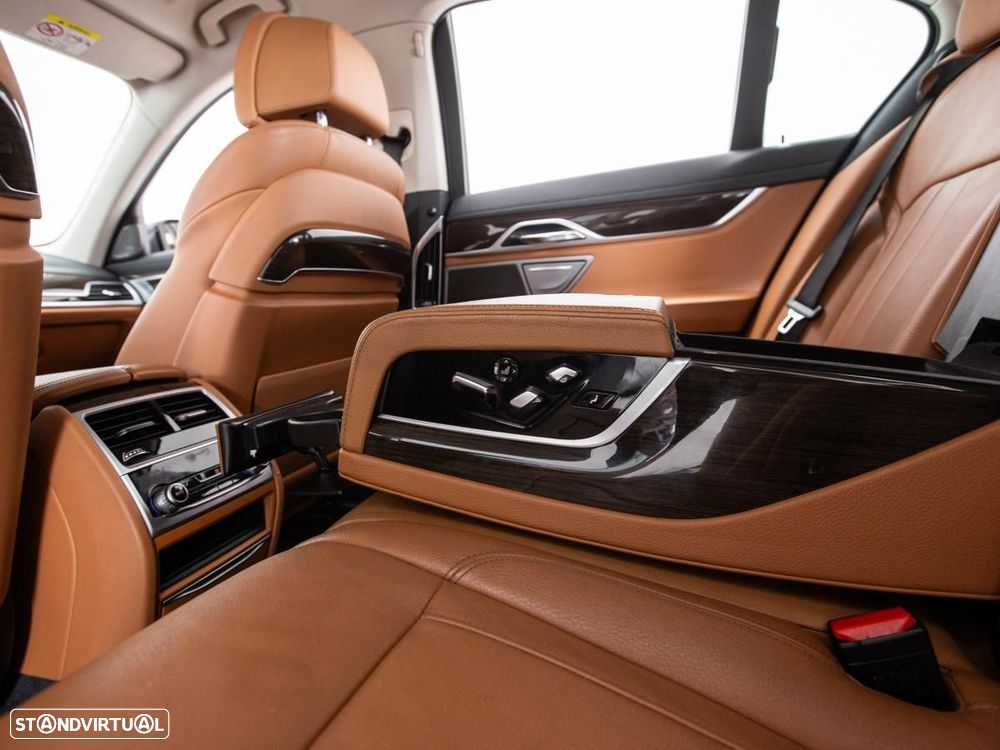 BMW 740 - 24