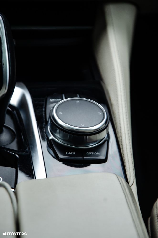 BMW Seria 5 540i xDrive AT - 16