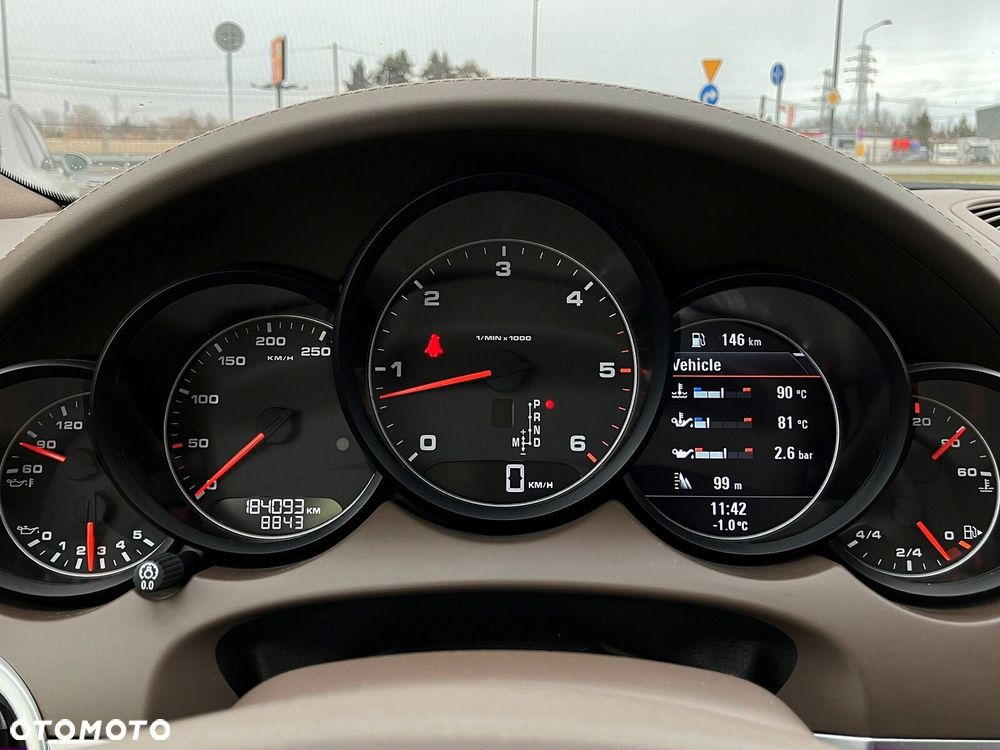 Porsche Cayenne - 36