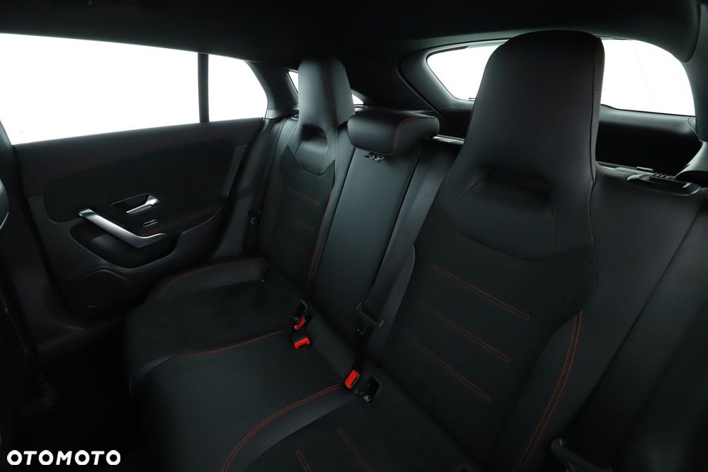 Mercedes-Benz CLA - 21