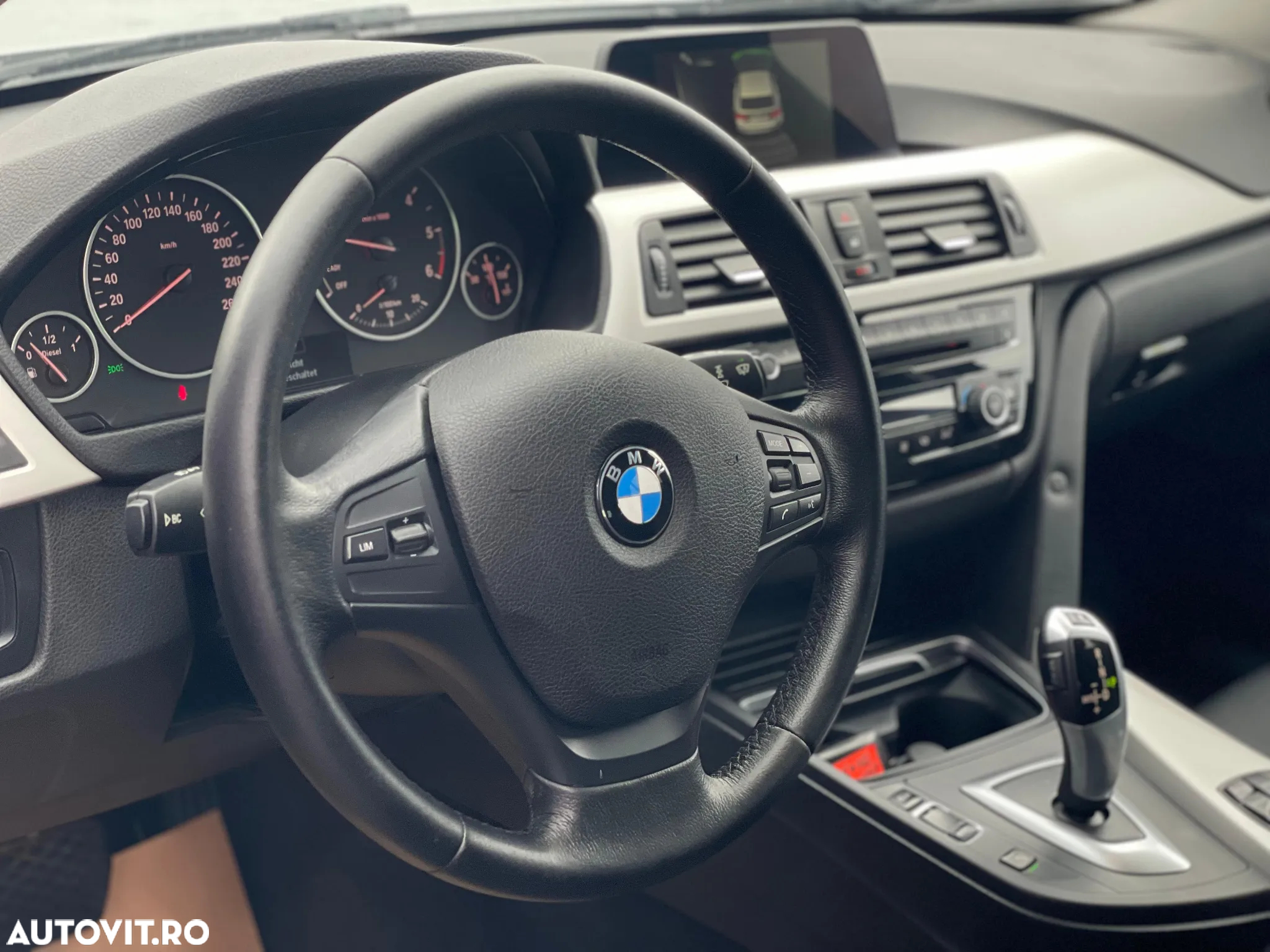 BMW Seria 3 318d Touring Aut. - 12