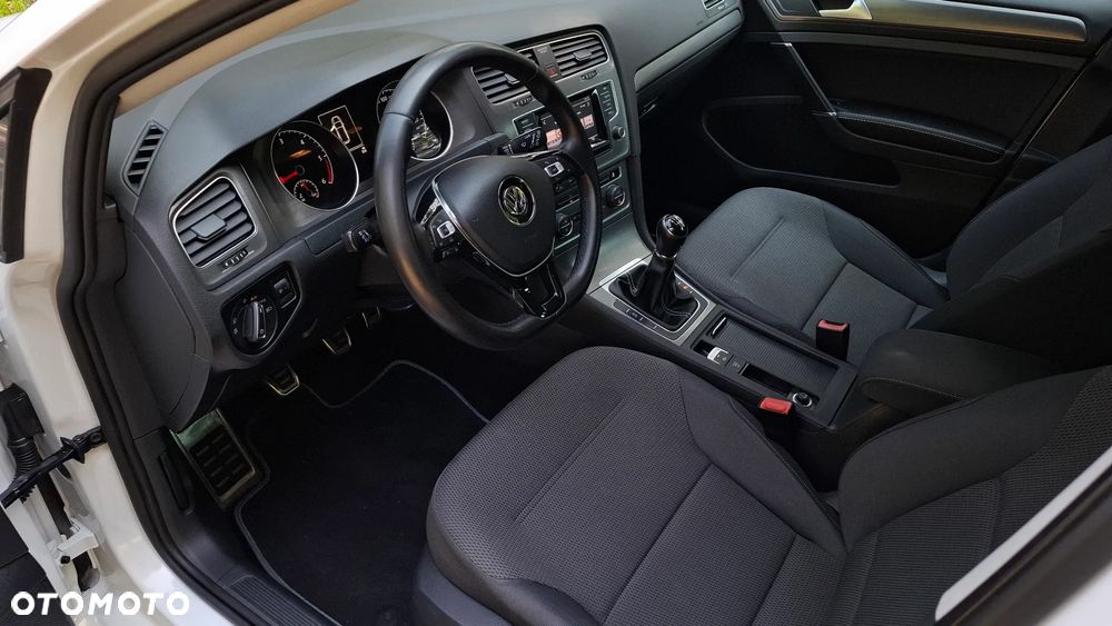Volkswagen Golf 1.6 TDI BlueMotion Technology Comfortline - 12