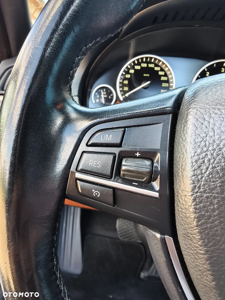 BMW Seria 5 525d Sport-Aut Luxury Line - 27