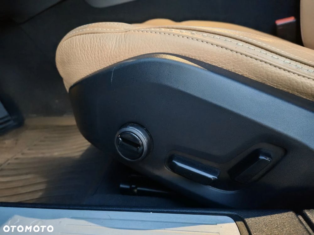 Volvo V60 Cross Country T5 AWD Geartronic Pro - 27