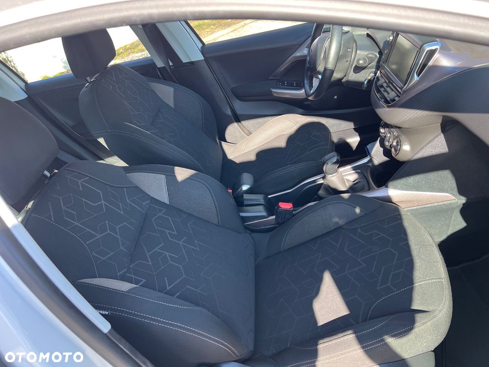 Peugeot 2008 PureTech 82 Urban Move - 26