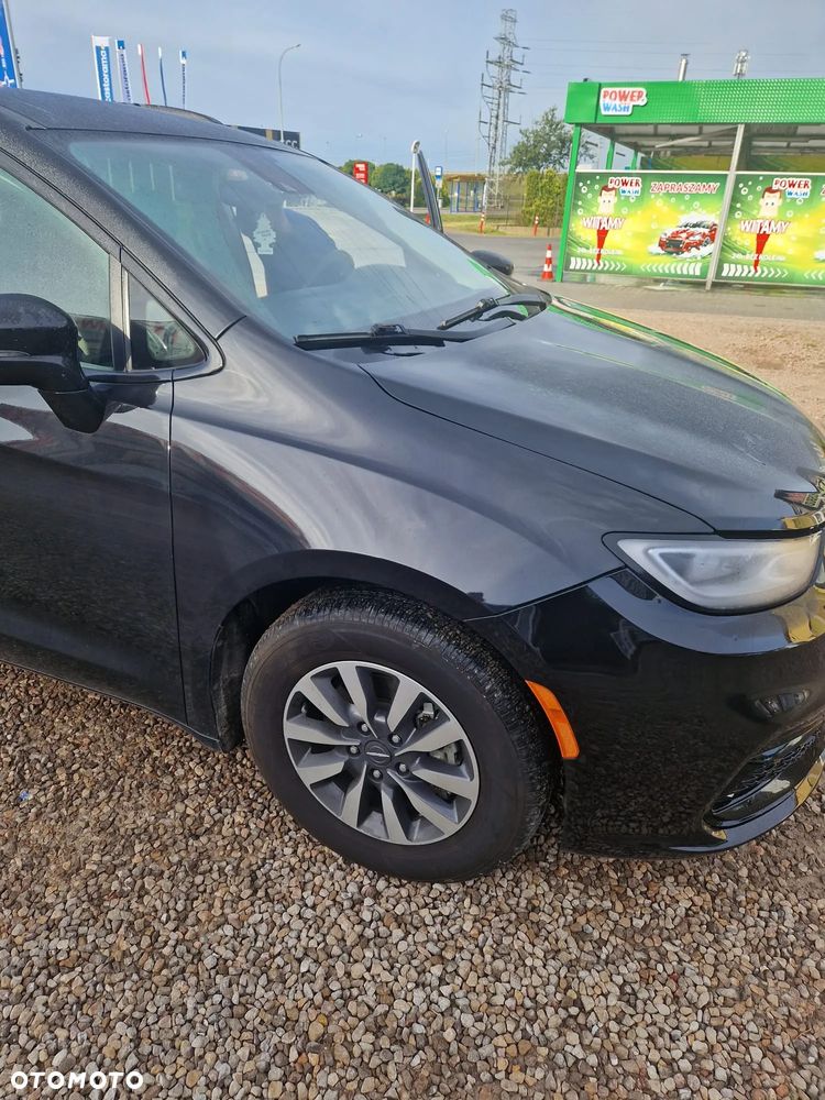 Chrysler Pacifica - 16