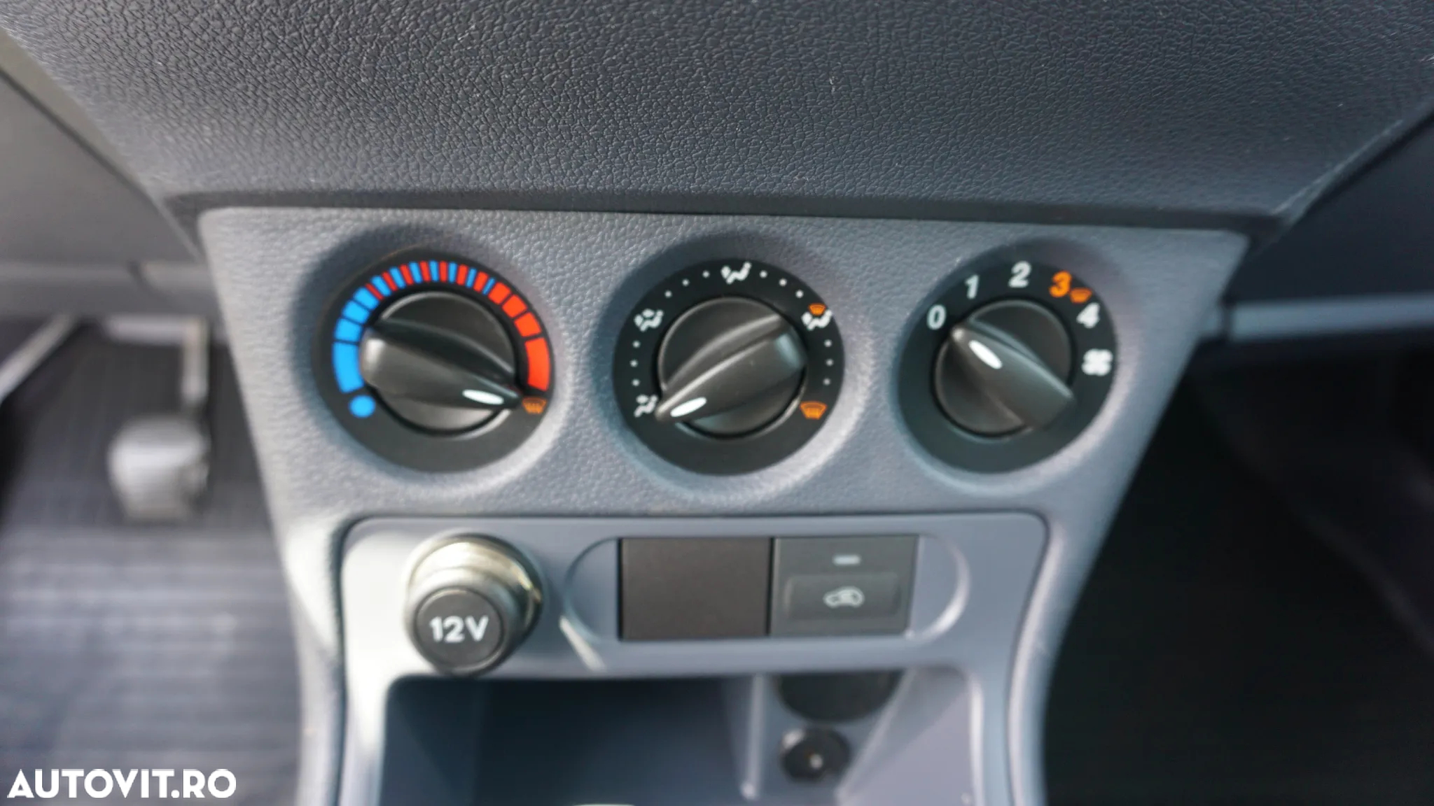 Ford Transit Connect - 19