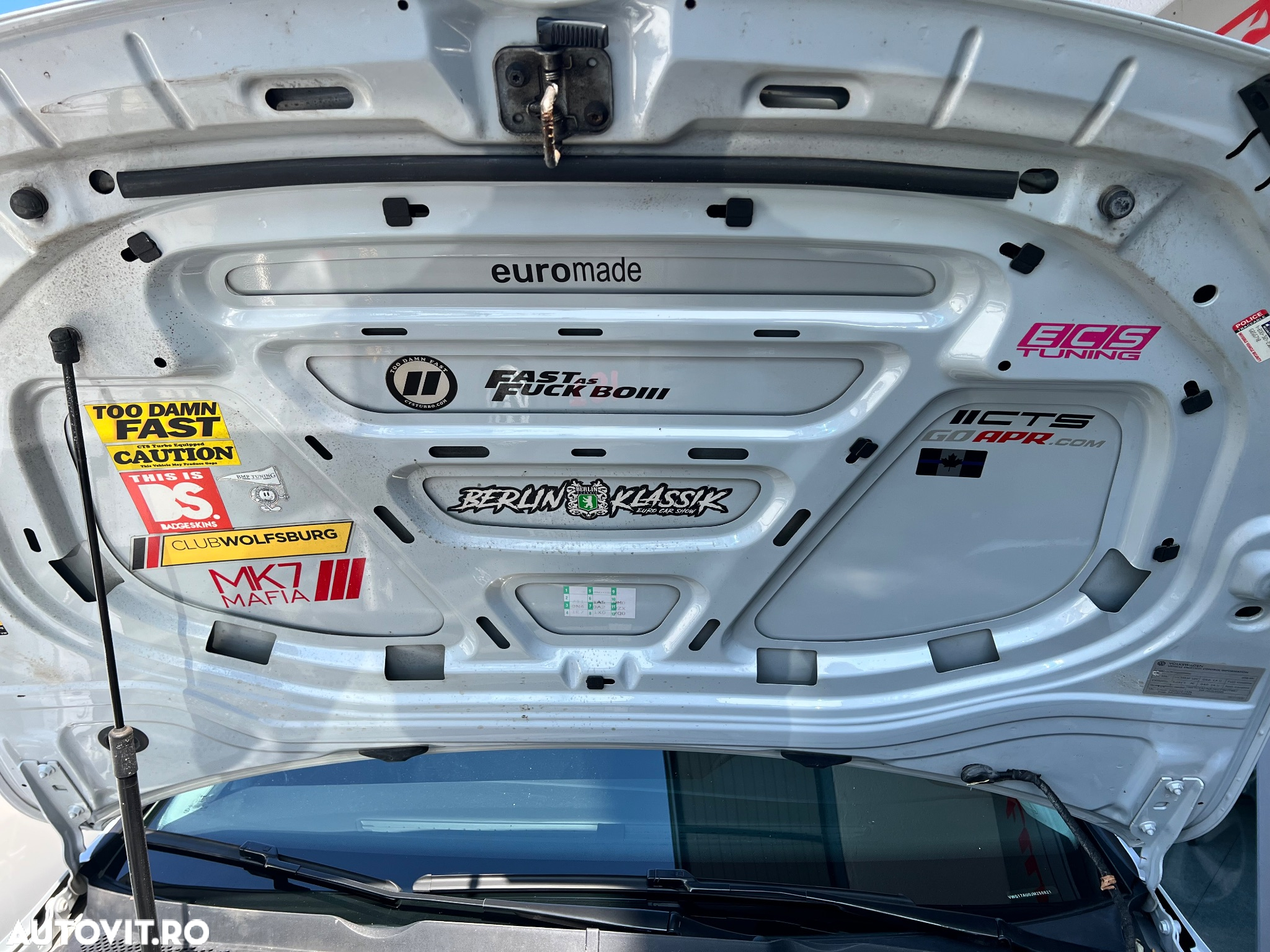 Volkswagen Golf - 33
