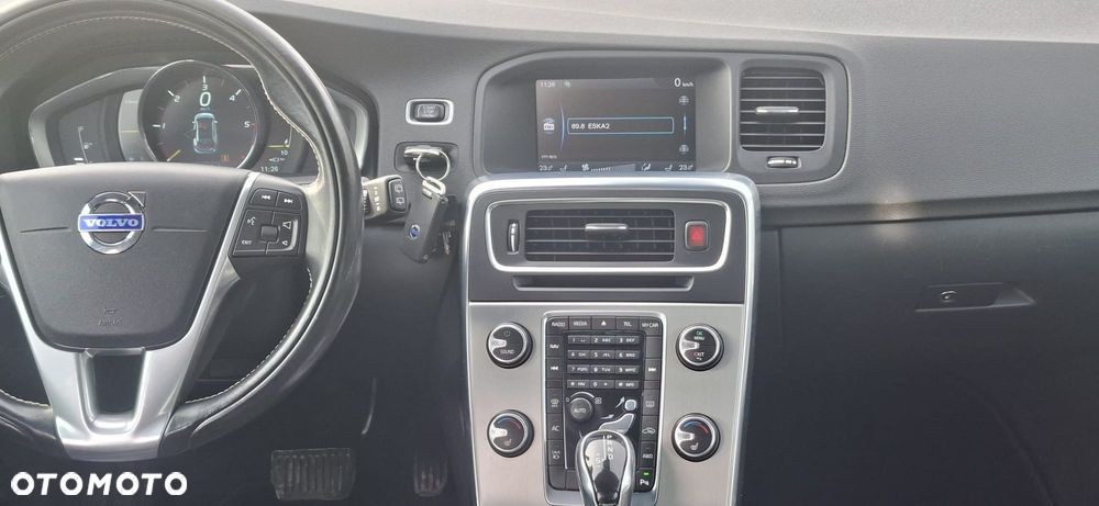 Volvo V60 D6 AWD Plug-in Hybrid Summum - 14