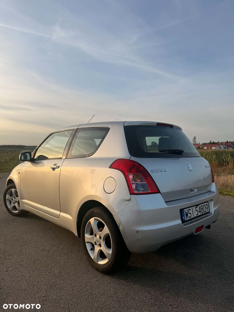 Suzuki Swift - 4