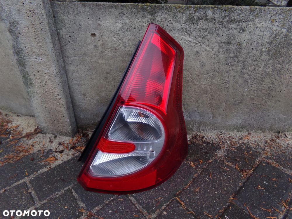 Lampa tylna prawa Dacia Sandero I  62421002 - 1