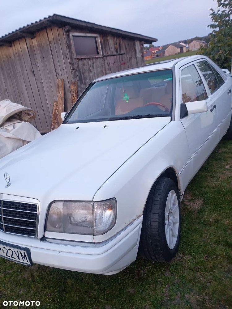 Mercedes-Benz W124 1992 photo 2