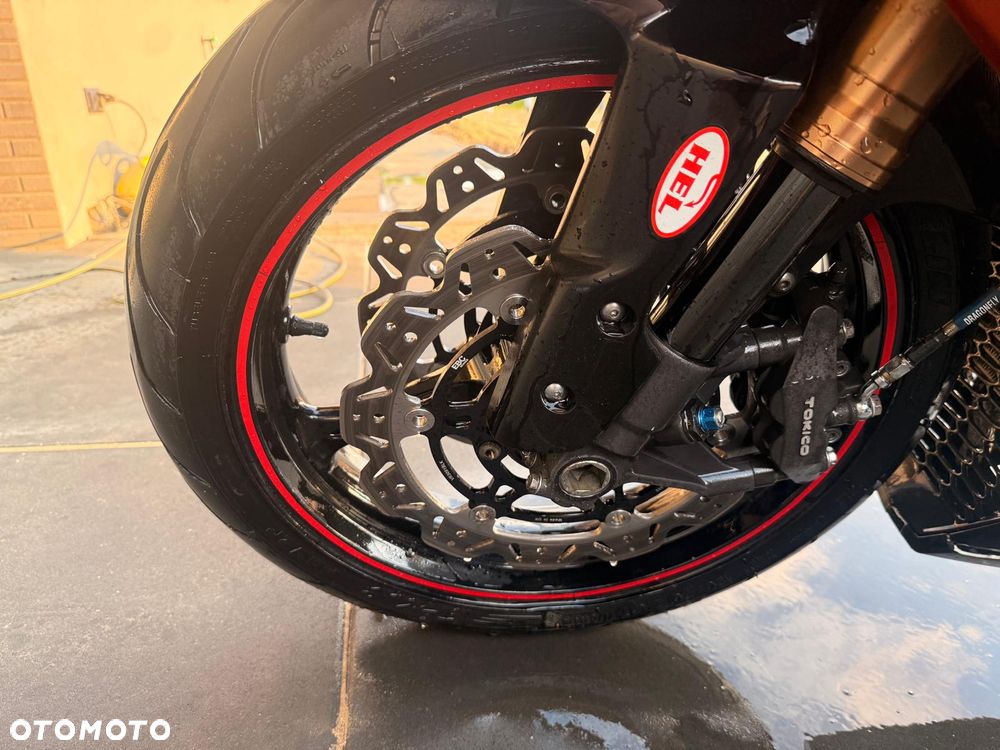 Suzuki GSX 1000 - 4
