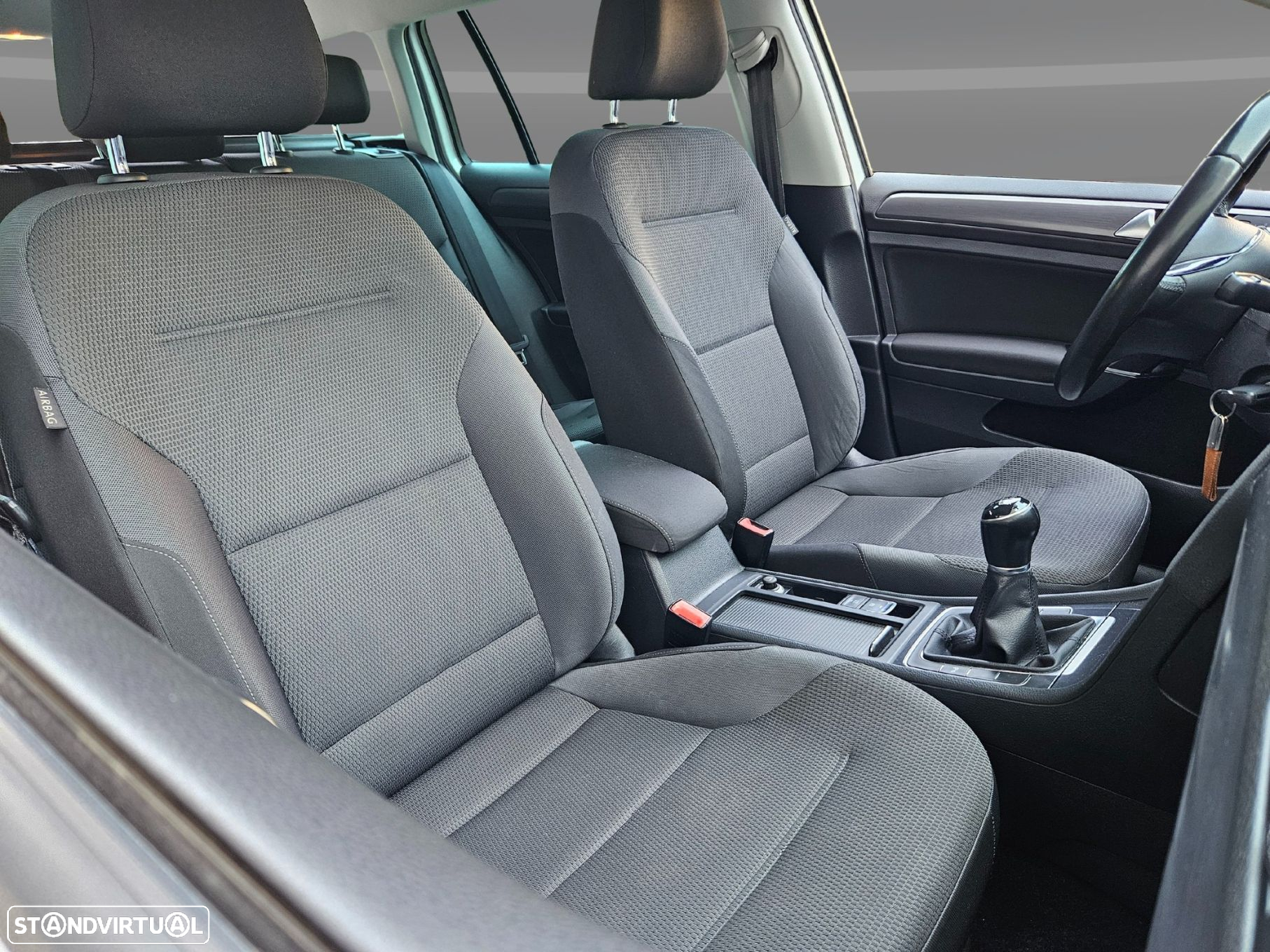 VW Golf Variant 1.6 TDi Confortline - 29
