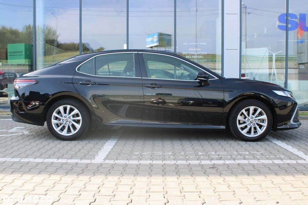 Toyota Camry - 6