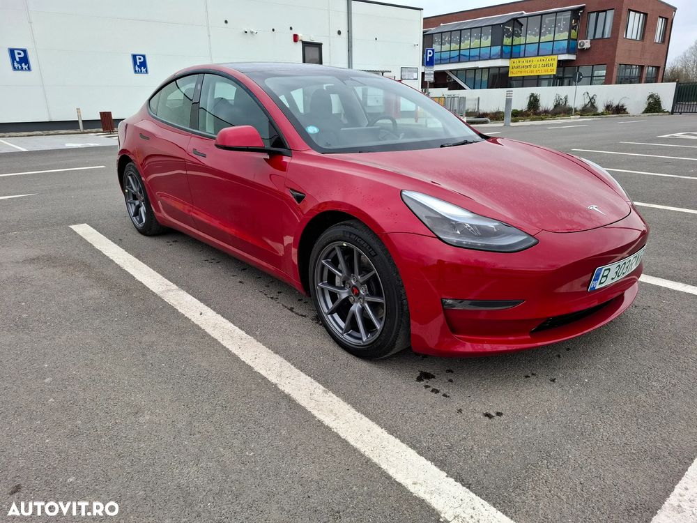 Tesla Model 3 - 4