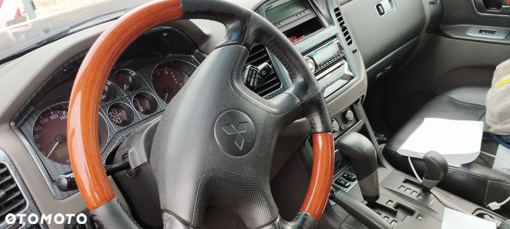 Mitsubishi Pajero - 3