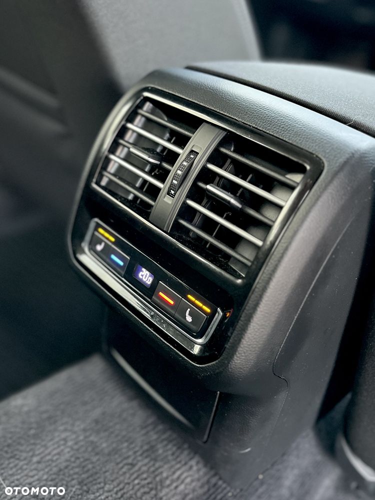 Volkswagen Passat - 32