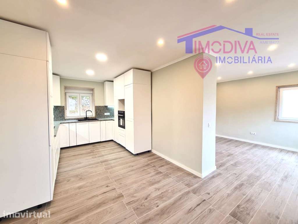 Moradia T3 recentemente renovada, com garagem e terreno em Castanhe... - Grande imagem: 4/60