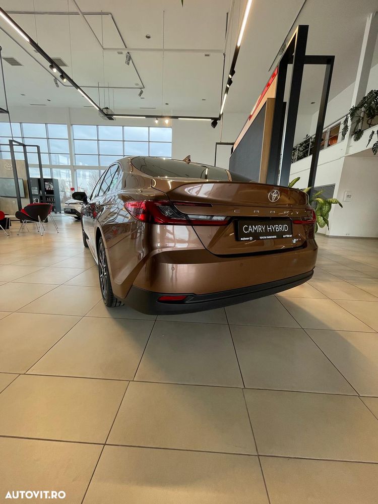 Toyota Camry 2.5 HEV Executive - 6